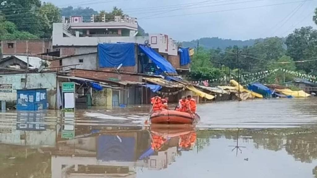 flood rescue Bhamragad, SDRF river rescue, pregnant woman flood rescue, Hindewada flood 2025, Bhamragad flood relief,