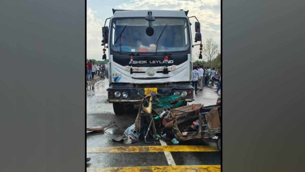 truck hit auto near Kapangaon 6 dead 3 injured