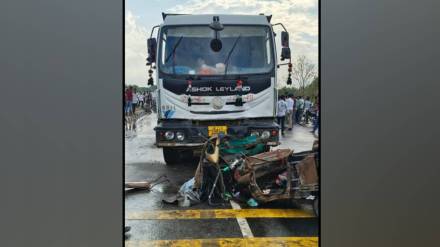 truck hit auto near Kapangaon 6 dead 3 injured