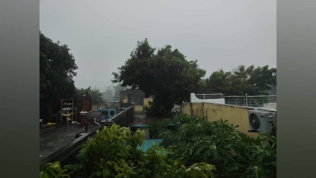 Cloudburst rains hit akola district thursday evening with strong winds and lightning