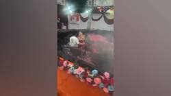 दीड दिवसांच्या गणेशमूर्तींचे विसर्जन सर्व मूर्तींचे विसर्जन कृत्रिम तलावात; अनेक ठिकाणी वाद आणि गोंधळ