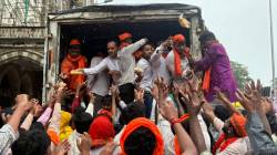 मराठा आंदोलकांना सुका खाऊचा आधार, बिस्कीटचे पुडे व फरसाणची पाकिटे घेण्यासाठी झुंबड