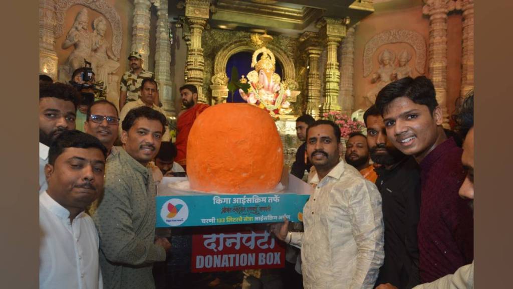 pune Kiga Ice Cream ofered dagdusheth halwai ganpati 133 liters of orange ice cream modak