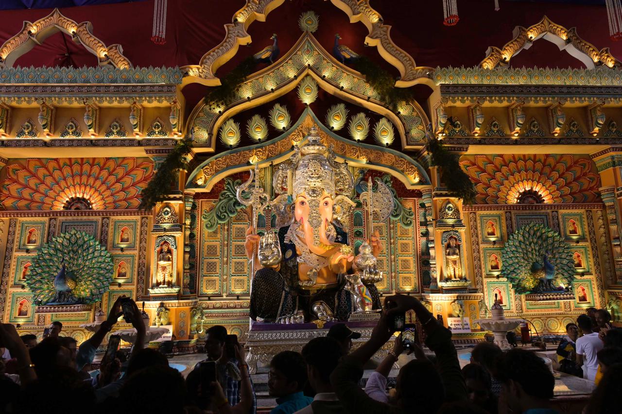 On the occasion of Ganesh Chaturthi today, the processions of the city's Manache Ganpati and other Ganesh mandals, took place with great enthusiasm and vibrancy, accompanied by the beats of dhols and tashas, along Laxmi Road