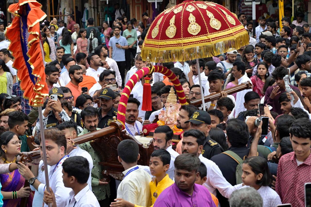 On the occasion of Ganesh Chaturthi today, the processions of the city's Manache Ganpati and other Ganesh mandals, took place with great enthusiasm and vibrancy, accompanied by the beats of dhols and tashas, along Laxmi Road