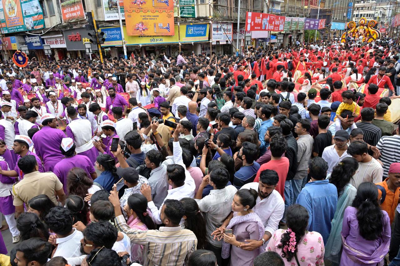 On the occasion of Ganesh Chaturthi today, the processions of the city's Manache Ganpati and other Ganesh mandals, took place with great enthusiasm and vibrancy, accompanied by the beats of dhols and tashas, along Laxmi Road