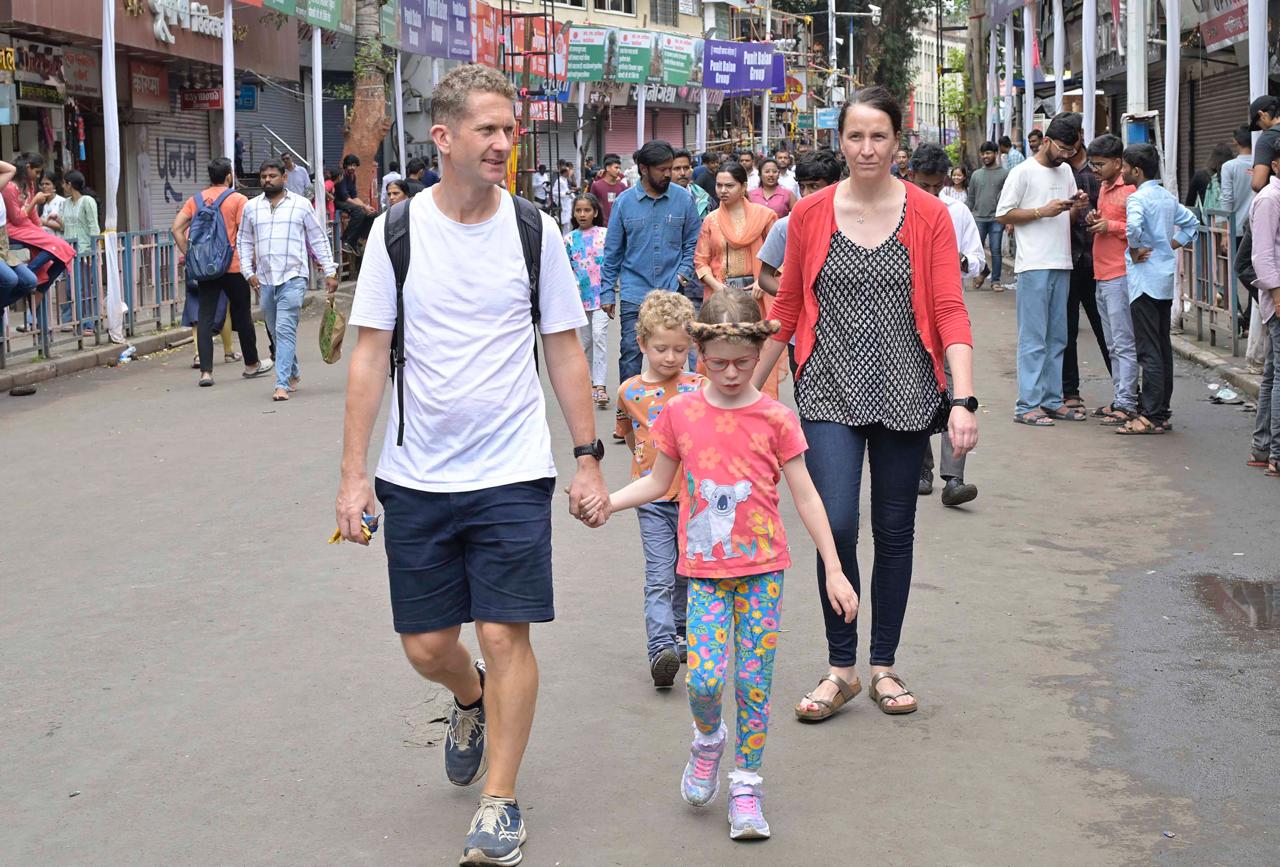 On the occasion of Ganesh Chaturthi today, the processions of the city's Manache Ganpati and other Ganesh mandals, took place with great enthusiasm and vibrancy, accompanied by the beats of dhols and tashas, along Laxmi Road