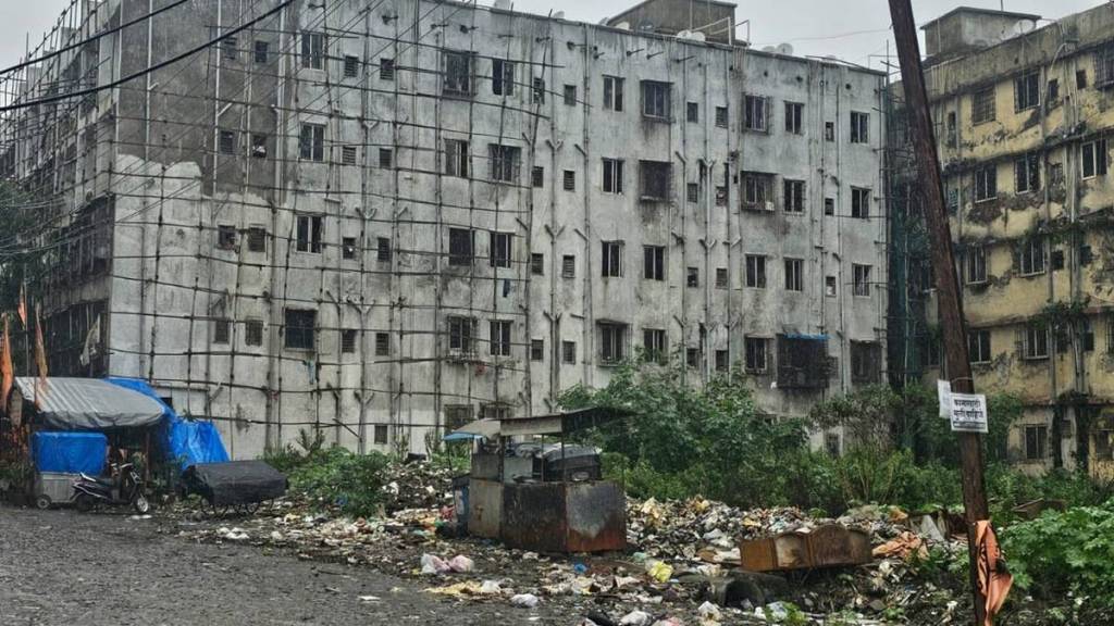 Orders to vacate buildings in Vasai West