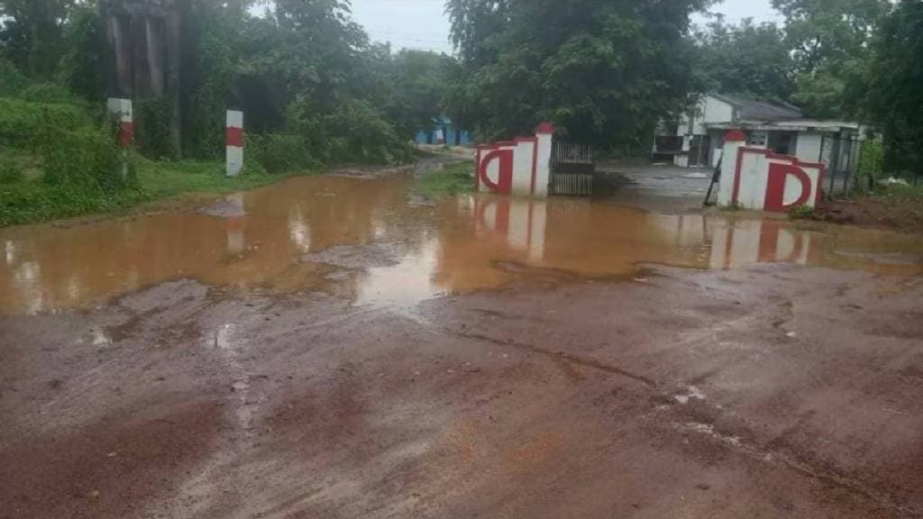 No road to PWD office in Bhandara