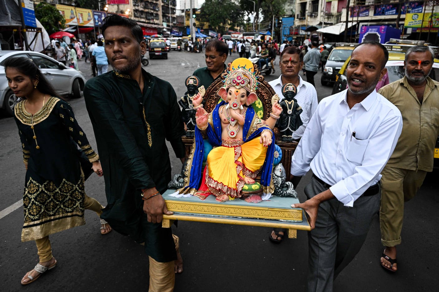 People carry Ganesh idols to their respective homes on the occasion of Ganesh Chaturthi festival, at Lalbaug