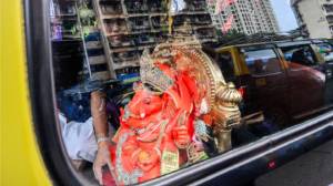 Photos: देशभरात ‘बाप्पा मोरया’चा गजर; लाडक्या गणरायाच्या आगमनासाठी भाविकांची धावाधाव…