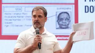 rahul gandhi slams election commission over voter list irregularities in gaya raises issue of one house with 947 voters