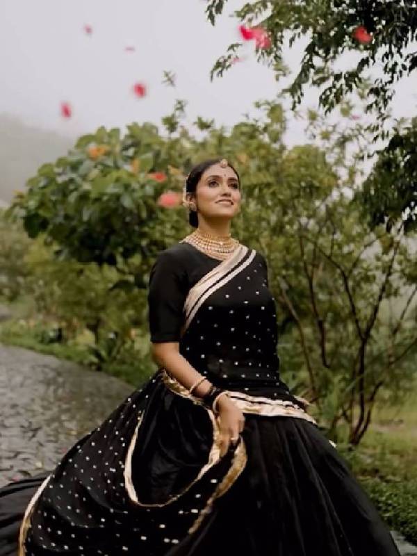 Rinku rajguru romantic reel in rainy nature