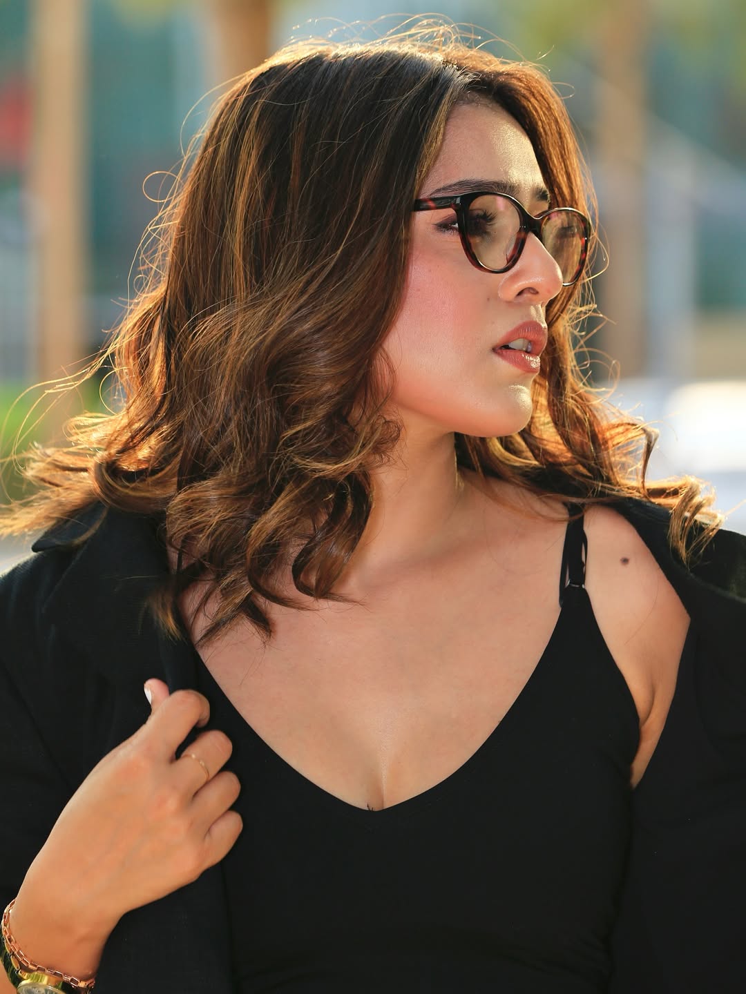 Rj Mahvash all black look photoshoot