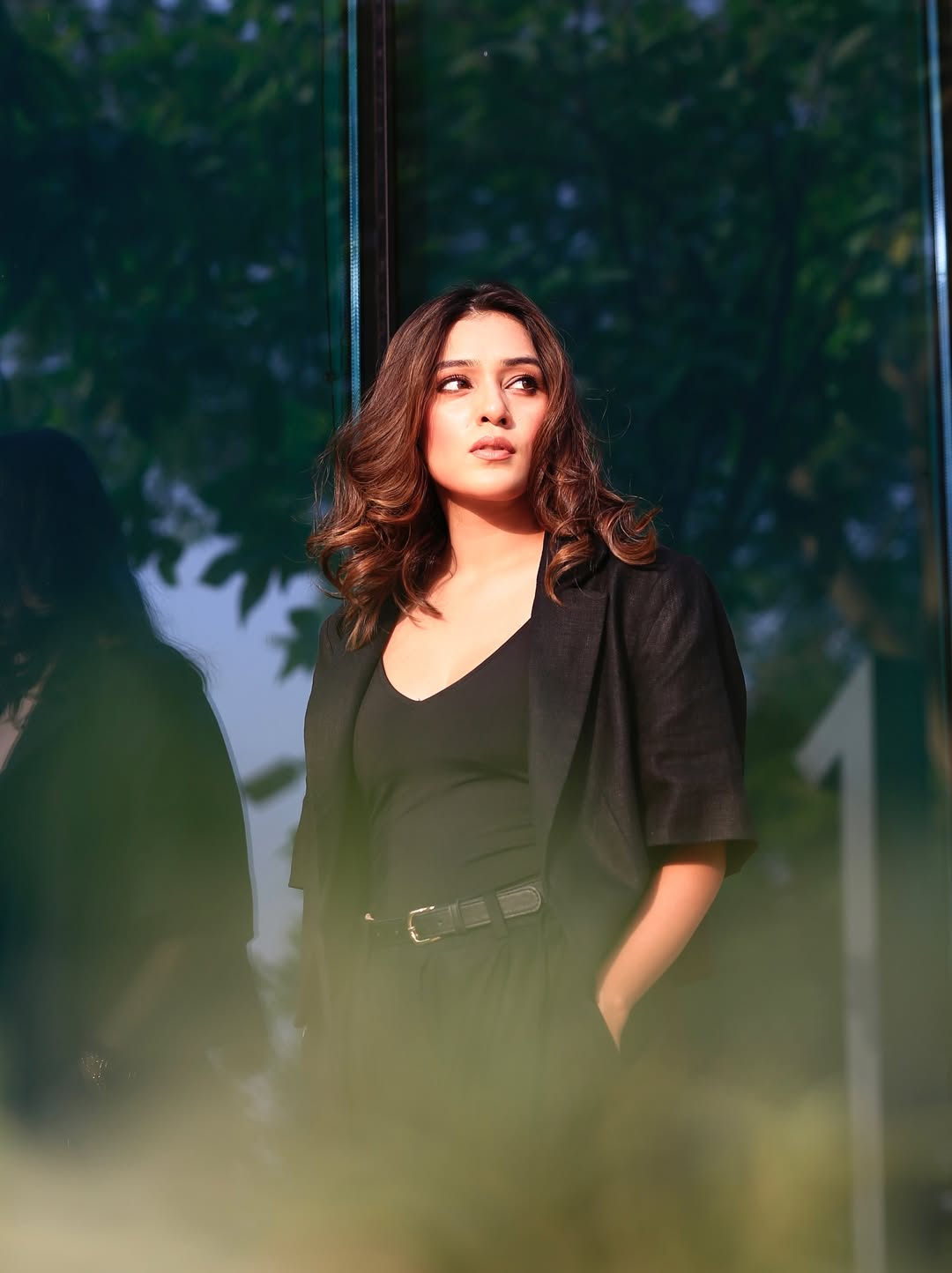 Rj Mahvash all black look photoshoot