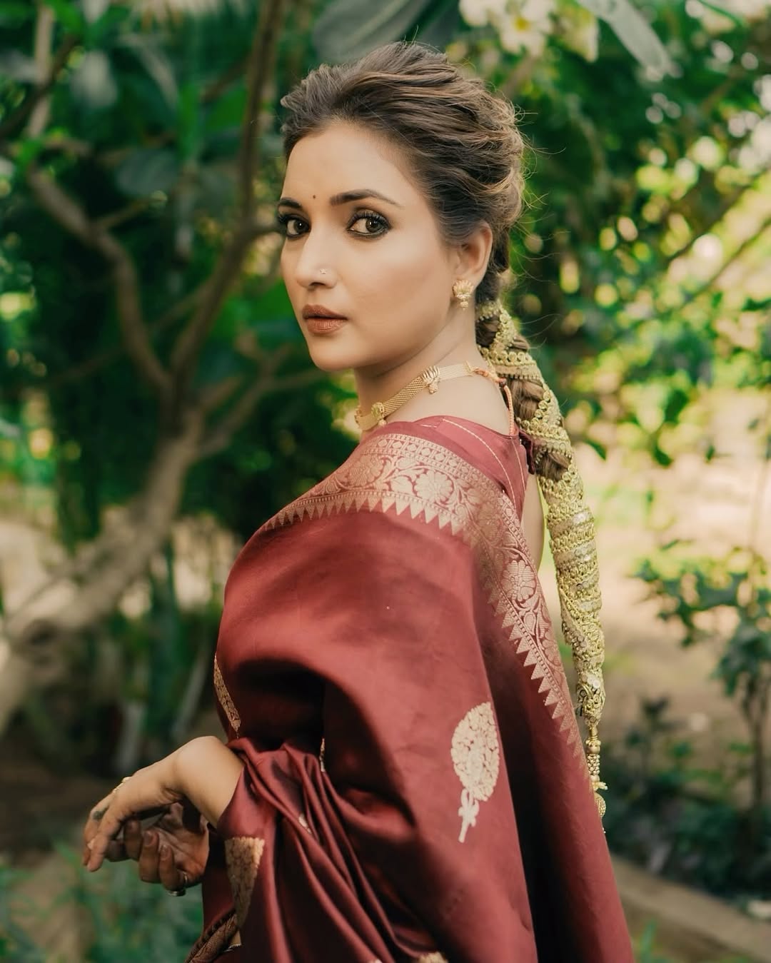 Rupali Bhosle Mangalagaur 2025 Look