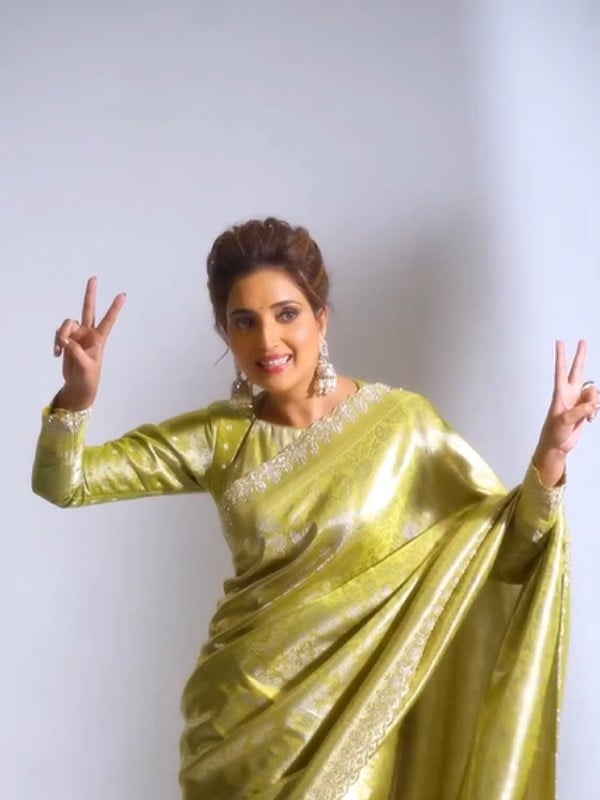 Rupali Bhosle Saree Reel Video