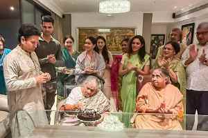 Sachin Tendulkar Post for Mothers Birthday Arjun Sania Chandok First Time Seen Together
