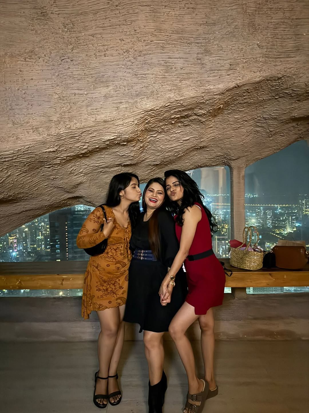 Savalyachi Janu Savali Party Bastian At The Top
