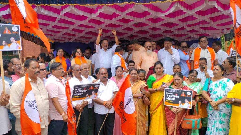Shiv Sena Thackeray party protests against the state government in Ratnagiri