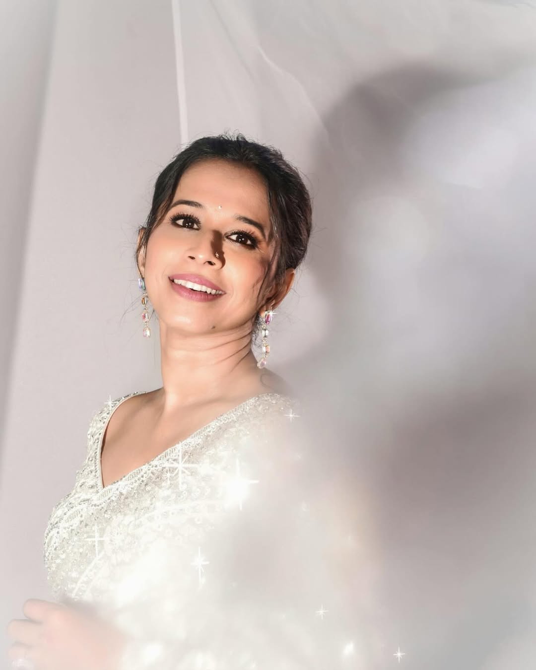 Shreya Bugde Pink Banarasi Saree Look