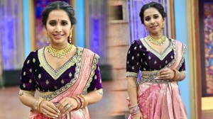 Photos: गुलाबी बनारसी साडी, वेलवेट ब्लाऊज; श्रेया बुगडेच्या हटके लूकने वेधले लक्ष
