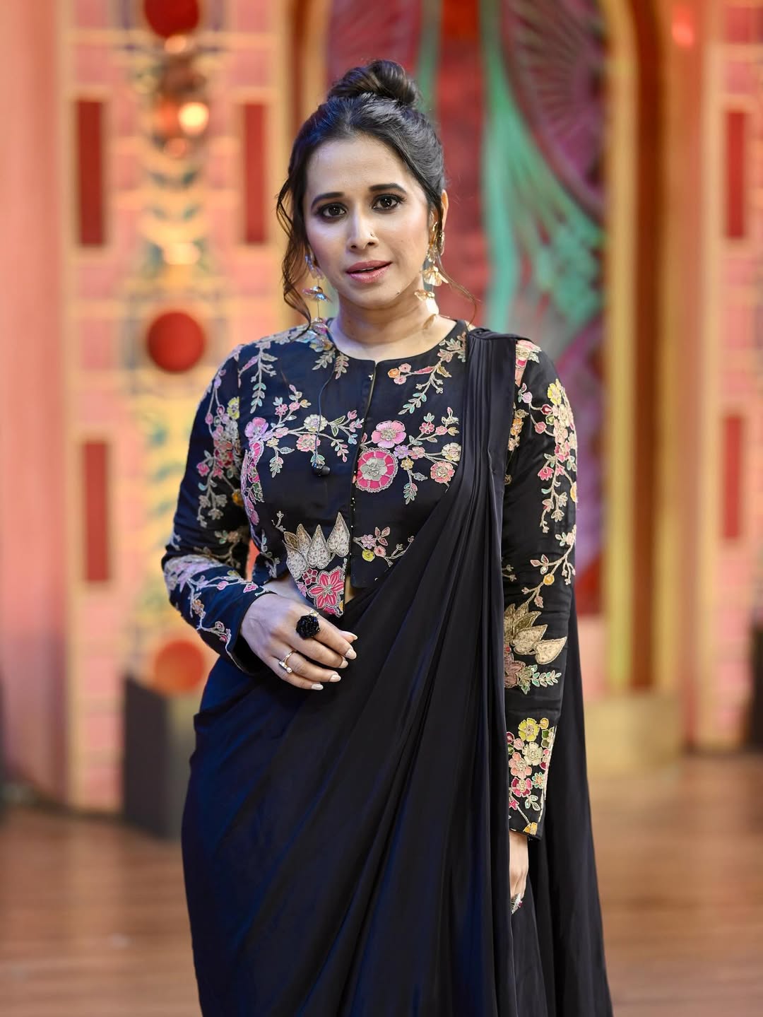 Shreya Bugde Sheth Black Saree Look