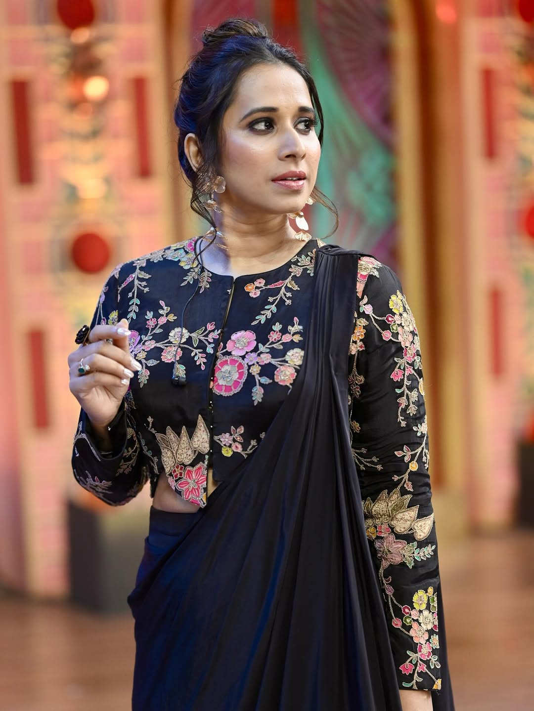 Shreya Bugde Sheth Black Saree Look