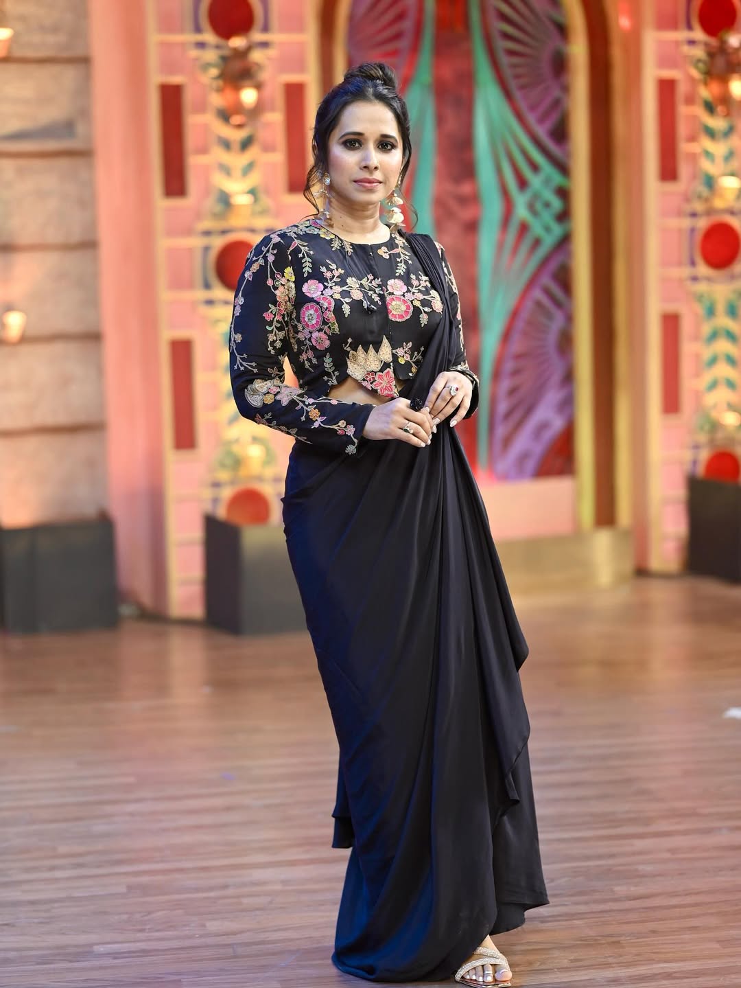 Shreya Bugde Sheth Black Saree Look