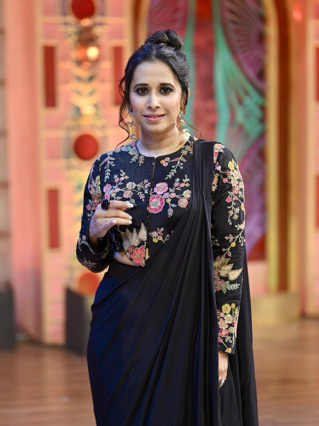 Shreya Bugde Sheth Black Saree Look