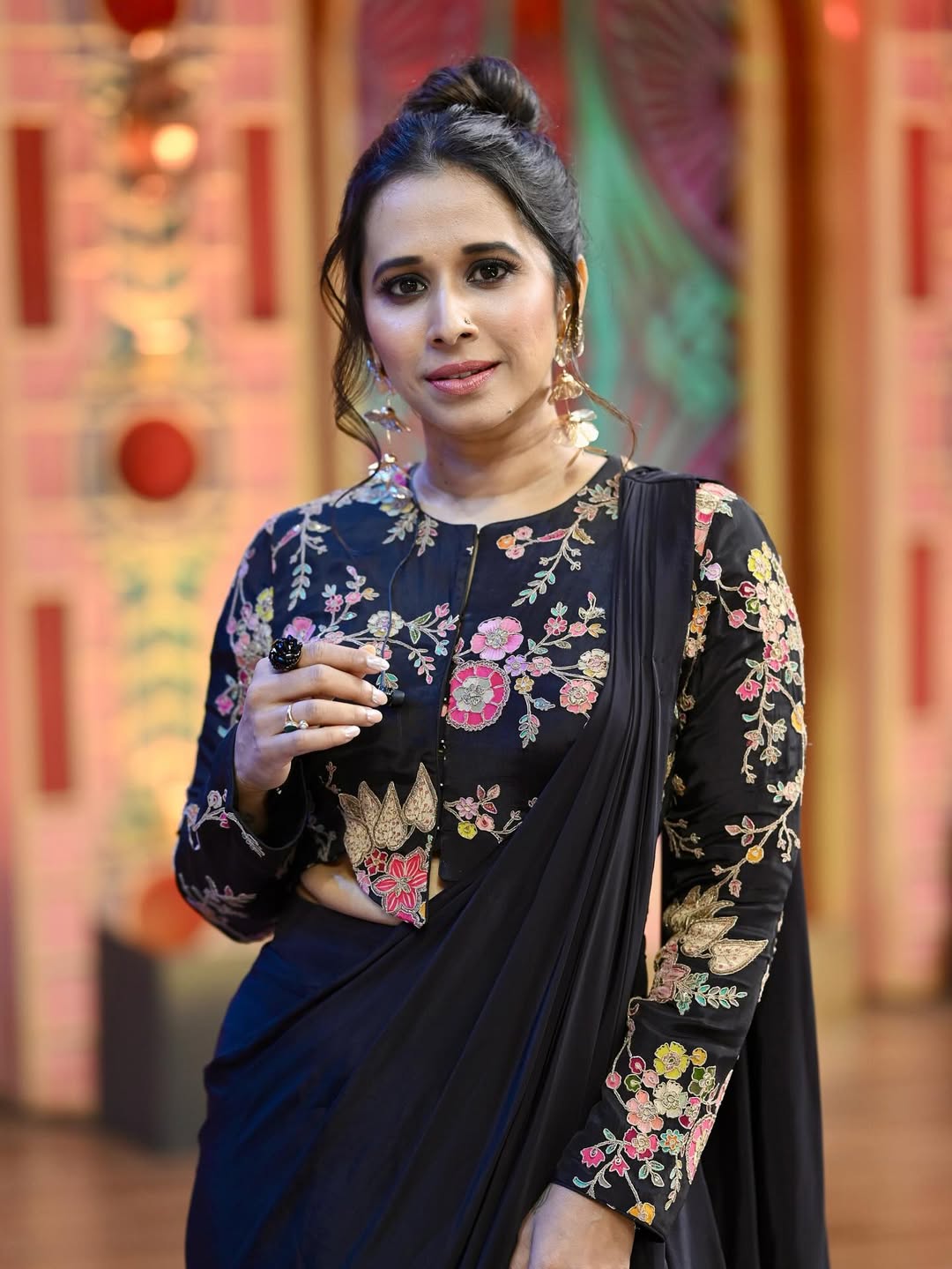 Shreya Bugde Sheth Black Saree Look