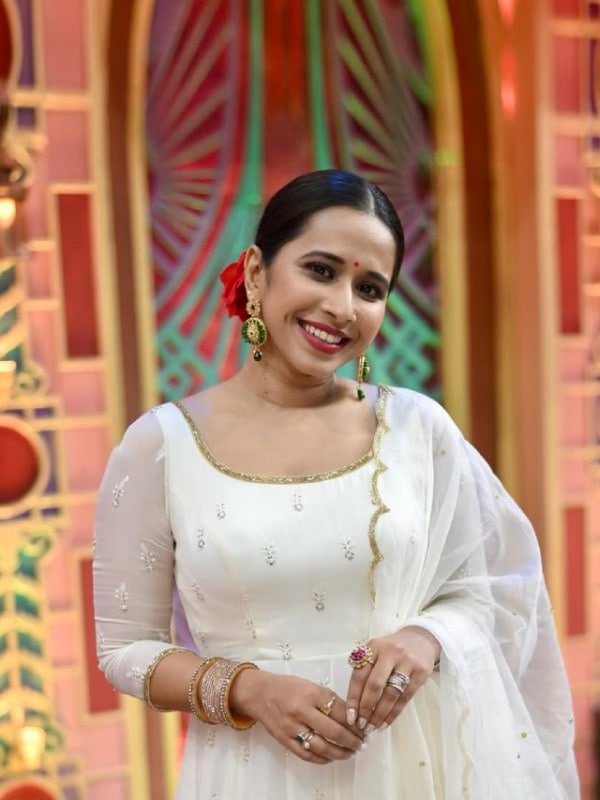 Shreya Bugde White Anarkali Dress Look
