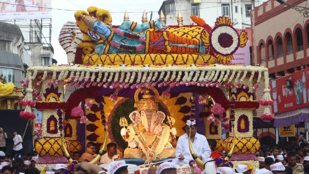 ganesh chaturthi 2025 Shrimant Dagdusheth Halwai Ganpati procession pratishthapana