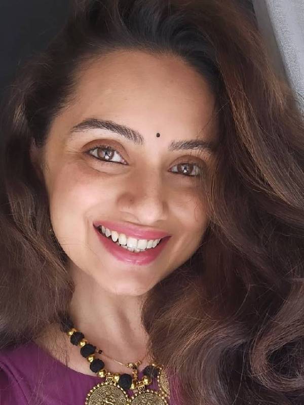 Shruti marathe beautiful look in purple dress