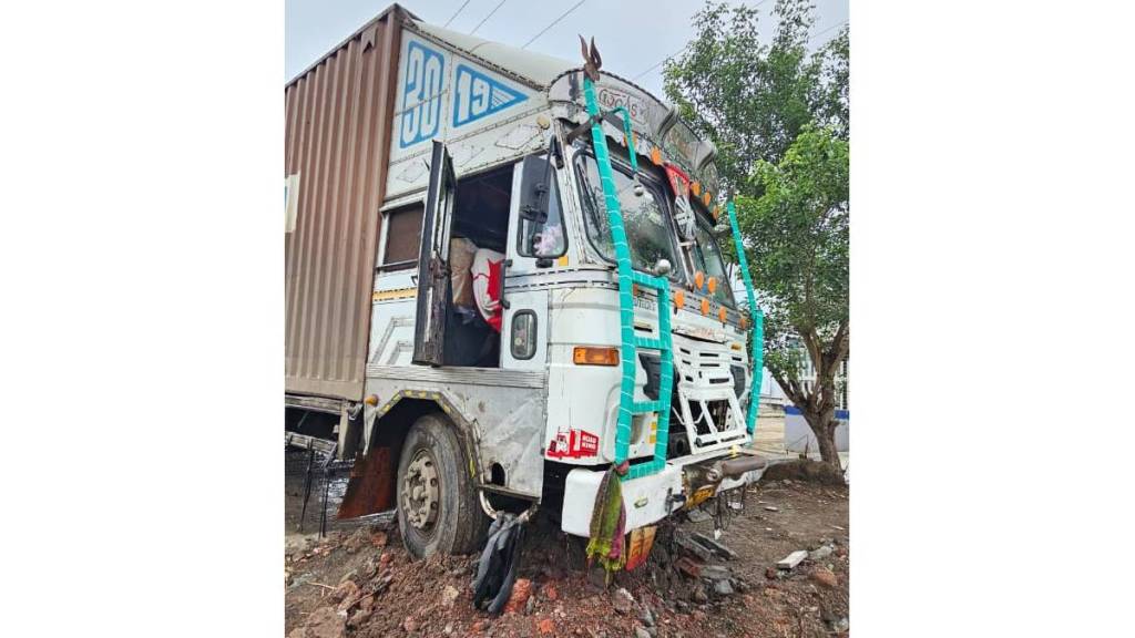 These people died in a terrible accident on the Dhule Solapur National Highway