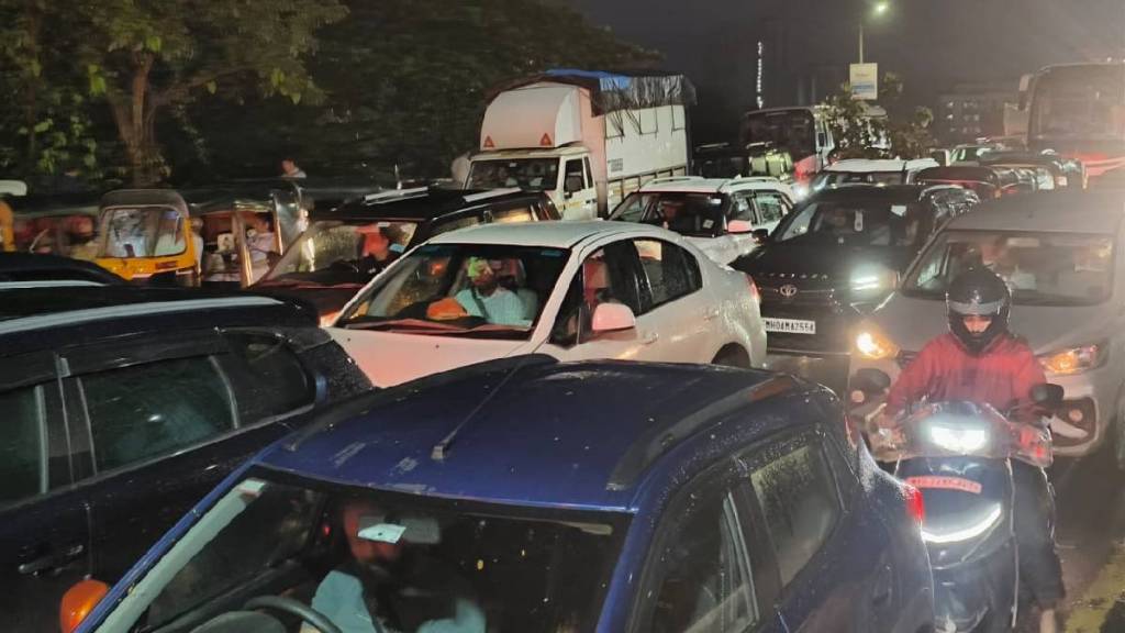Traffic jam from Kalwa to Digha due to Narli Purnima