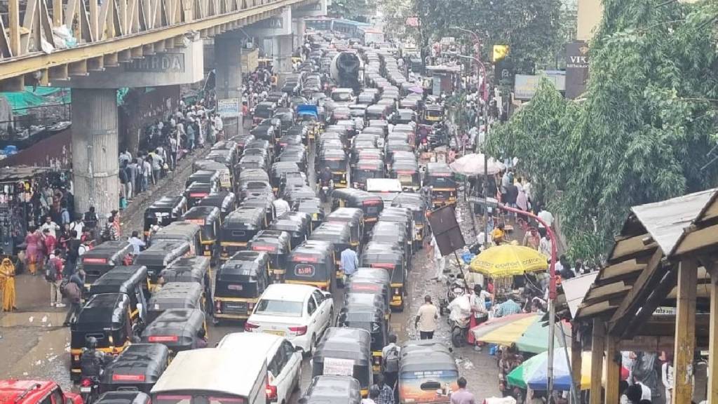 Traffic jam on Shil Road in Kalyan city