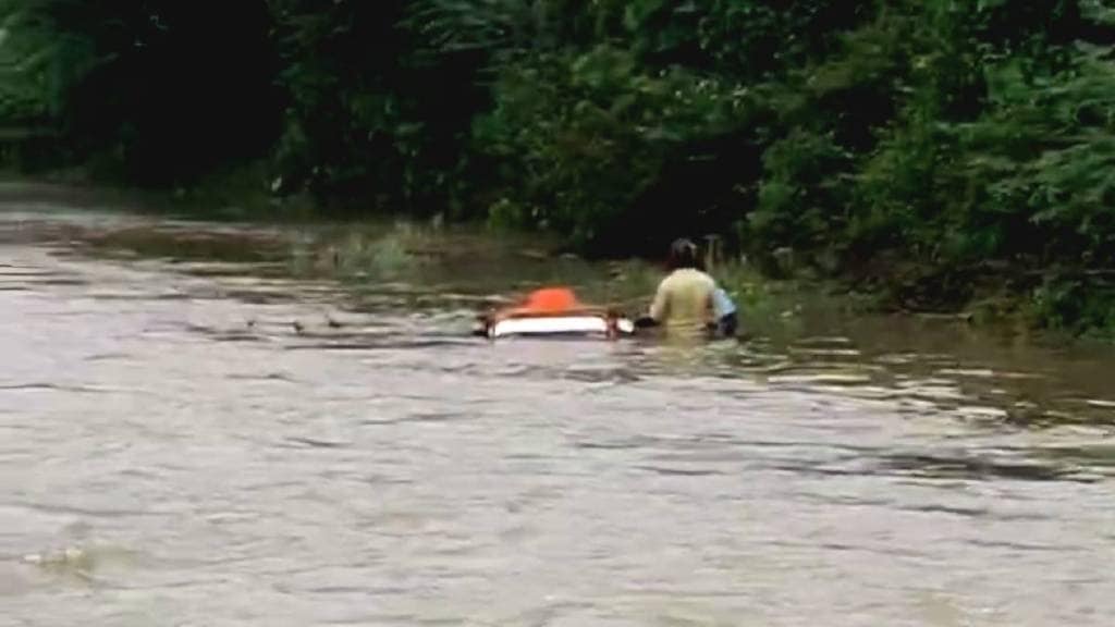 Two people were swept away and died in the flood of Van river in Beed district