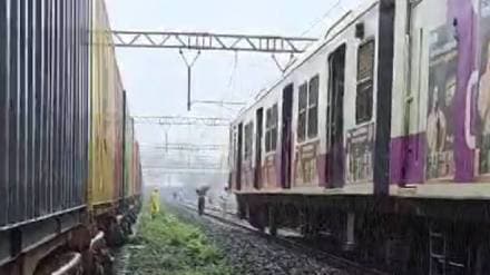 one person death on the railway tracks Vangani Badlapur central railway local train services