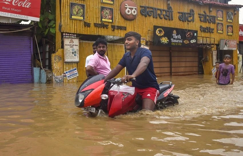 Varanasi flood, Flood In Varanasi, Varanasi Flood Photos