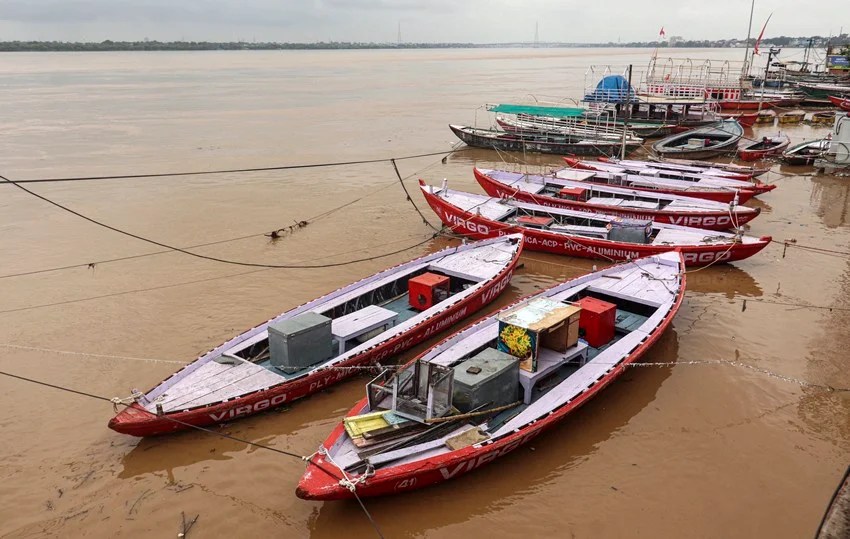Varanasi flood, Flood In Varanasi, Varanasi Flood Photos