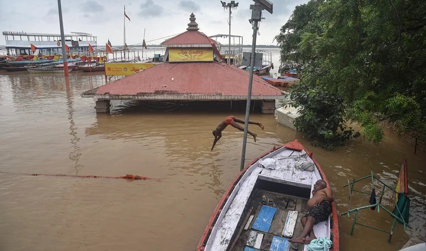 Varanasi flood, Flood In Varanasi, Varanasi Flood Photos
