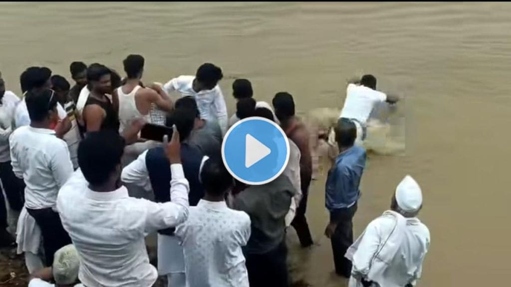 Villager jumps into Purna river viral video during Jigaon project protest in Buldhana search continues