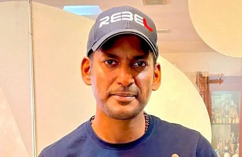 tamil actor vishal and actress sai dhanshika get engaged share photos on social media
