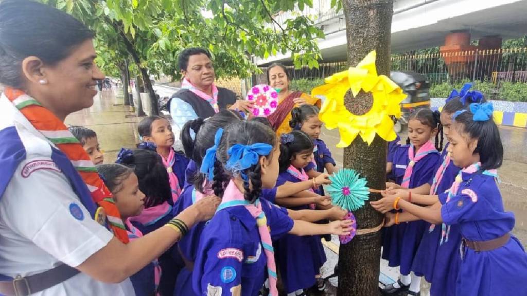 Vrikshabandhan celebrated by tying ecofriendly rakshabandhan in Thane
