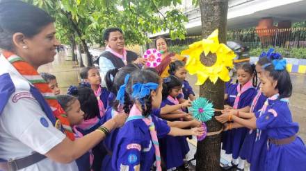 Vrikshabandhan celebrated by tying ecofriendly rakshabandhan in Thane