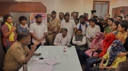 पोलिसांकडून जातीवाचक भाषा, तीन तरुणीचा पोलिसांवर आरोप, पोलीस आयुक्त कार्यालयाच्या आवारात ठिय्या
