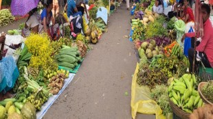 Ganesh Chaturthi Sawantwadi, Ganesh Chaturthi 2025 rain, Ganesh idol buying Sawantwadi, Sawantwadi festival market, Ganesh Chaturthi vendor challenges, Ganesh Chaturthi celebrations delay,