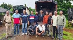 रत्नागिरी : रायपाटण येथे दोन वाहनांतून १९ गोवंशाची अवैध वाहतूक करताना तीघांना पकडले