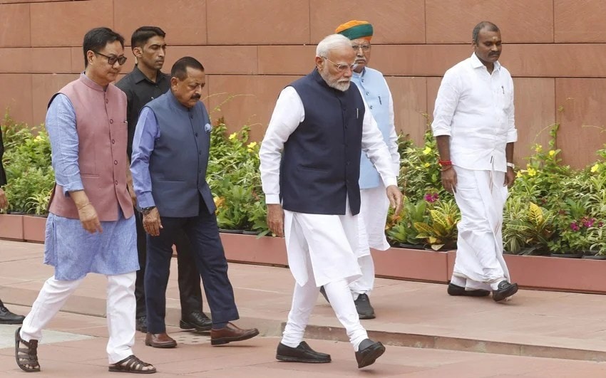 Indian Parliament Dress Code, MPs traditional attire India